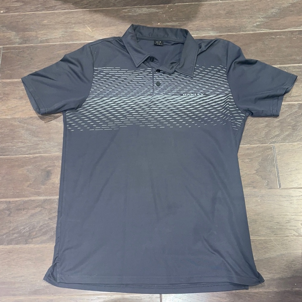 Men’s dark grey Oakley polo size medium
